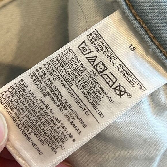 Old Navy NWT Size 18 Extra High Waisted Button Fly Straight Ripped Denim Jeans - Picture 10 of 10